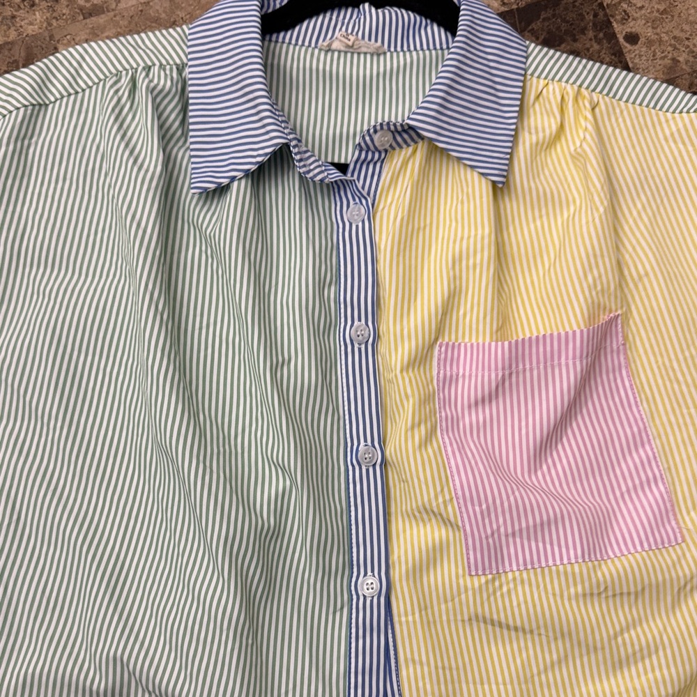 Women’s button up top